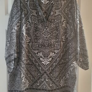 Roz & Ali Black and White Patterned Blouse